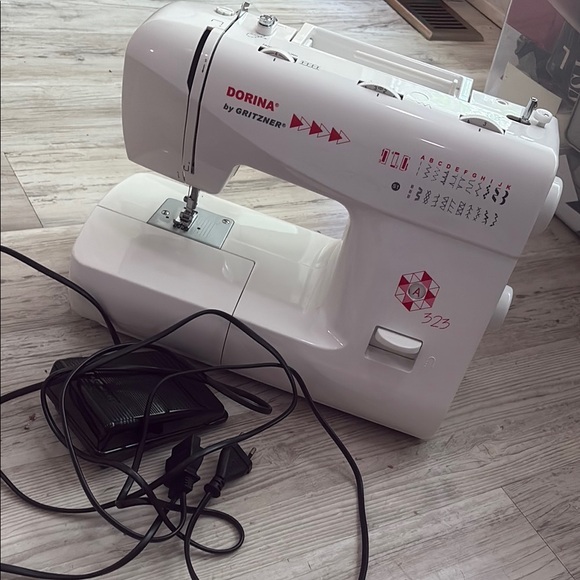 Gritzner sewing machine Dorina 323